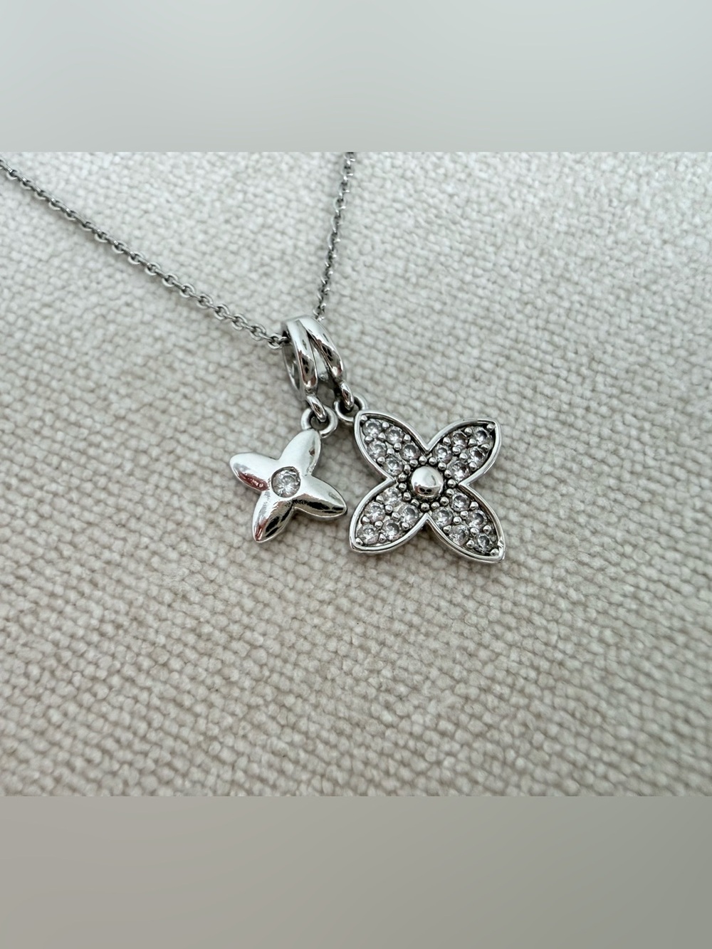 Four-Leaf Clover Pendant Necklace – Silver Tone-Adjustable length